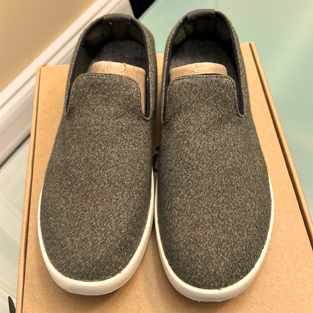 Almost new with box allbirds wool lounger Dark Jungle Natural White sole